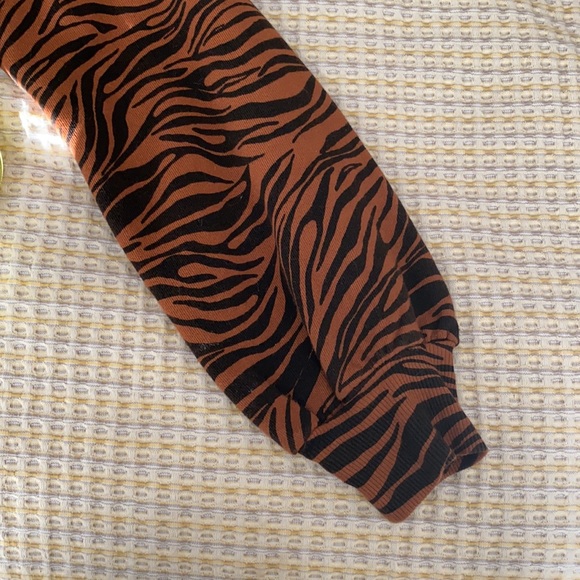 Anthropologie - Monrow Tiger Print Sweatshirt Top - S - Picture 5 of 9
